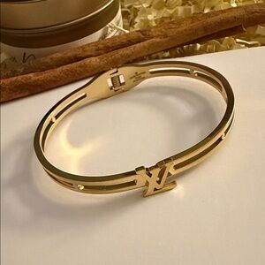 Luxurious Gold Bracelet